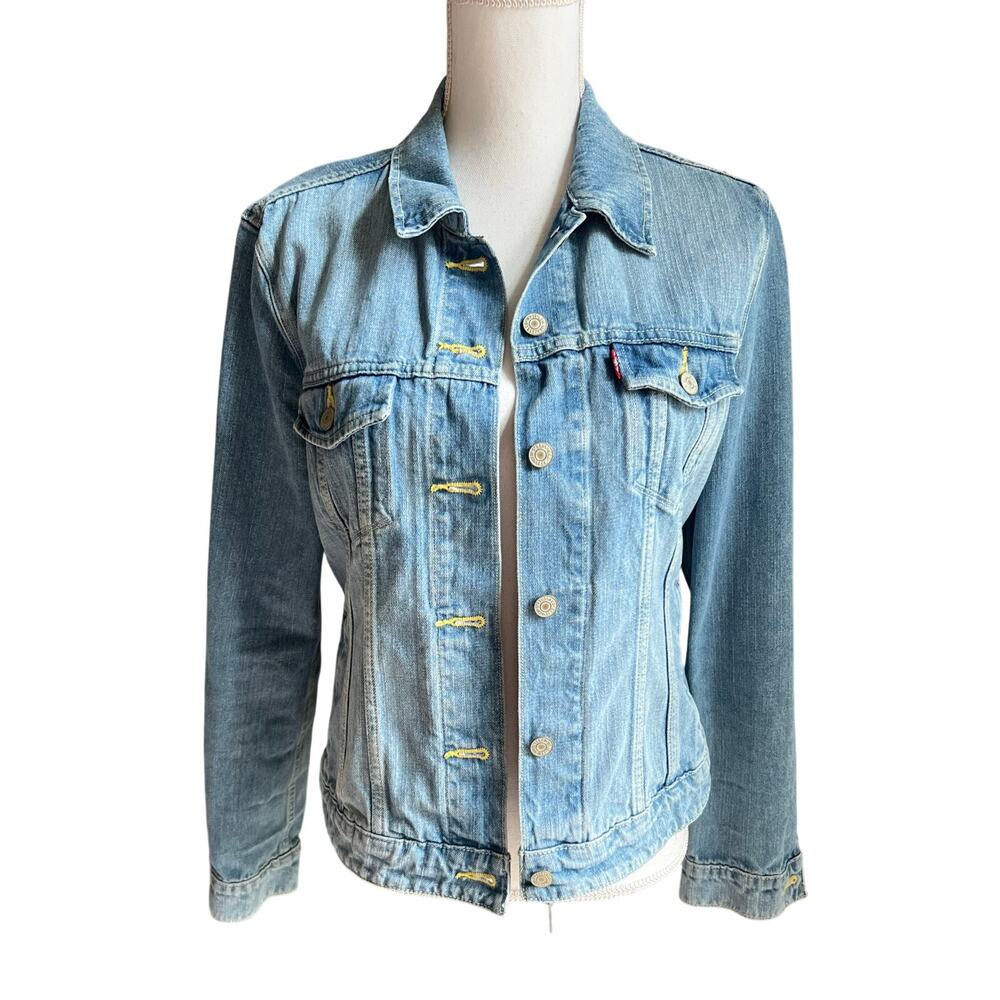 Vintage womens's Levi's trucker denim jean jacket size M
